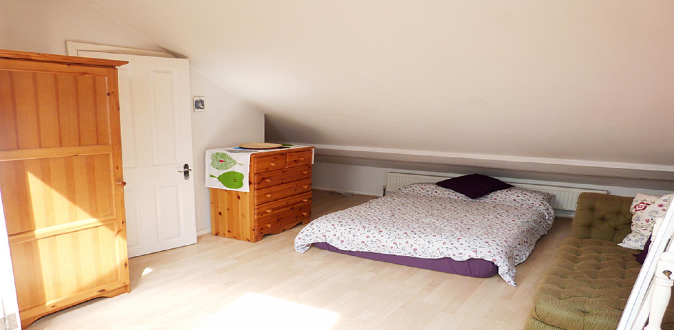 			UNDER OFFER , Studio Apartment, 1 bath, 1 reception Studio			 Loveridge Road, WEST HAMPSTEAD